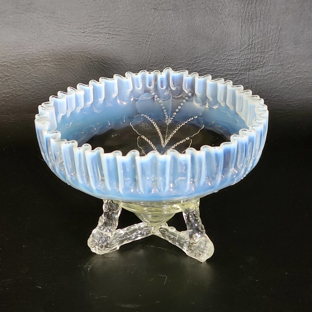 Dugan Winter Cabbage White Opalescent Ruffled Glass 3 Toed Footed Console Bowl